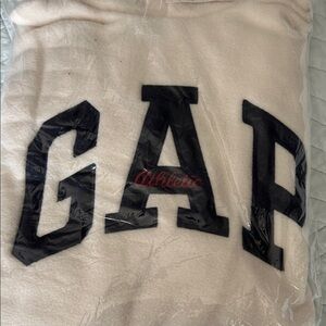 GAP Cream Sweater with Black Logo and Red Accent